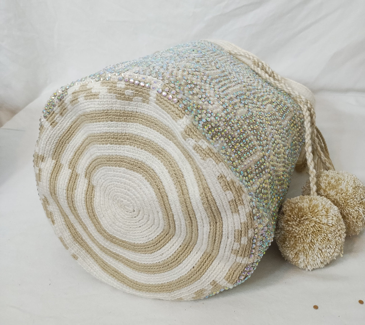 Crossbody bag (Mochila Wayuu) with stones