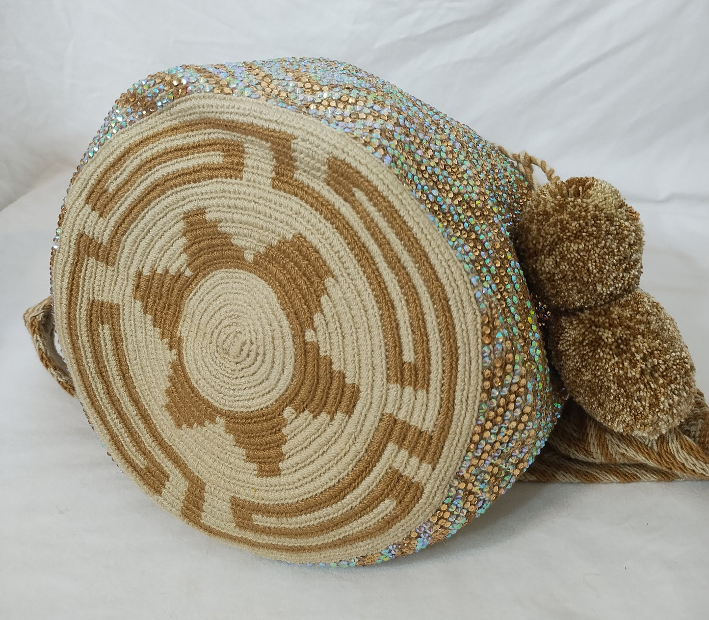 Crossbody bag (Mochila Wayuu) with stones