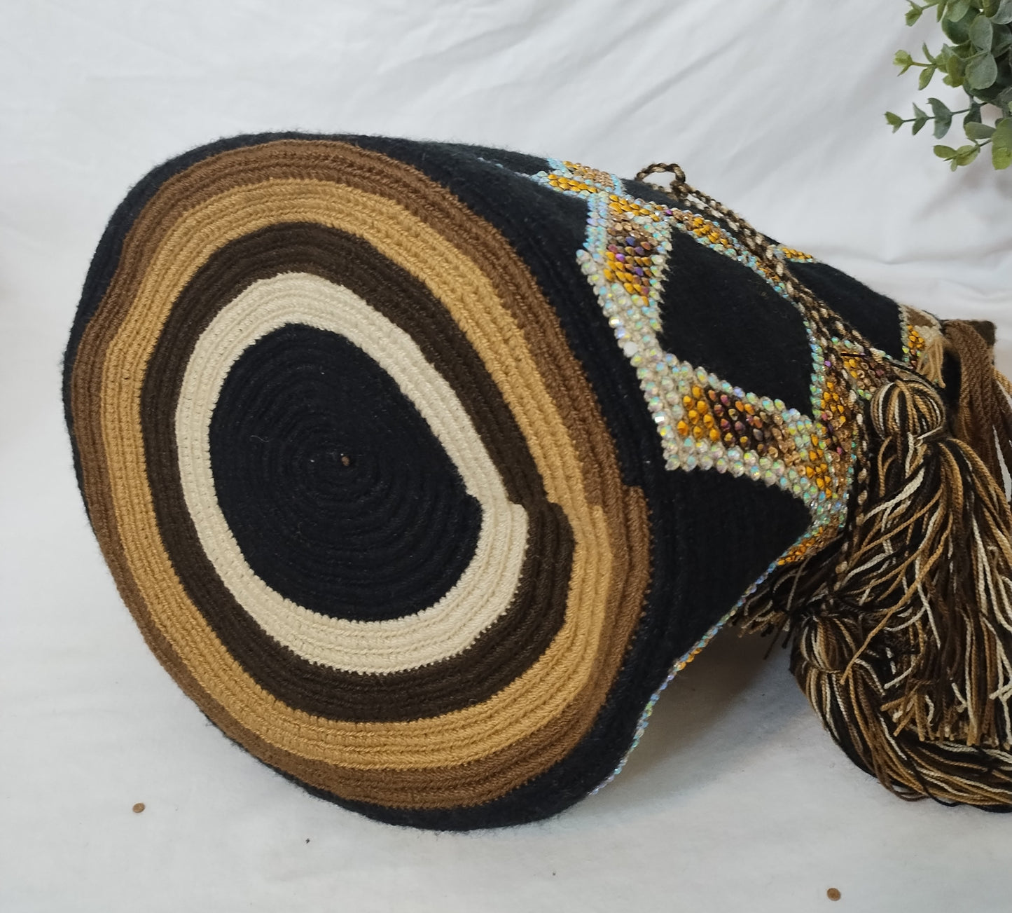Crossbody bag (Mochila Wayuu) with stones