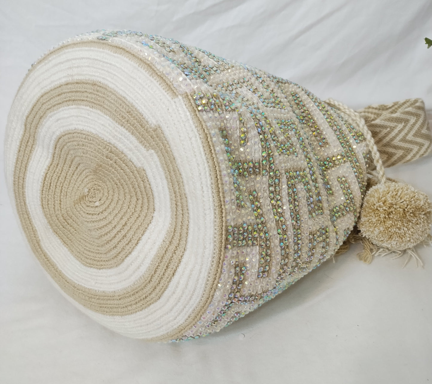 Crossbody bag (Mochila Wayuu) with stones