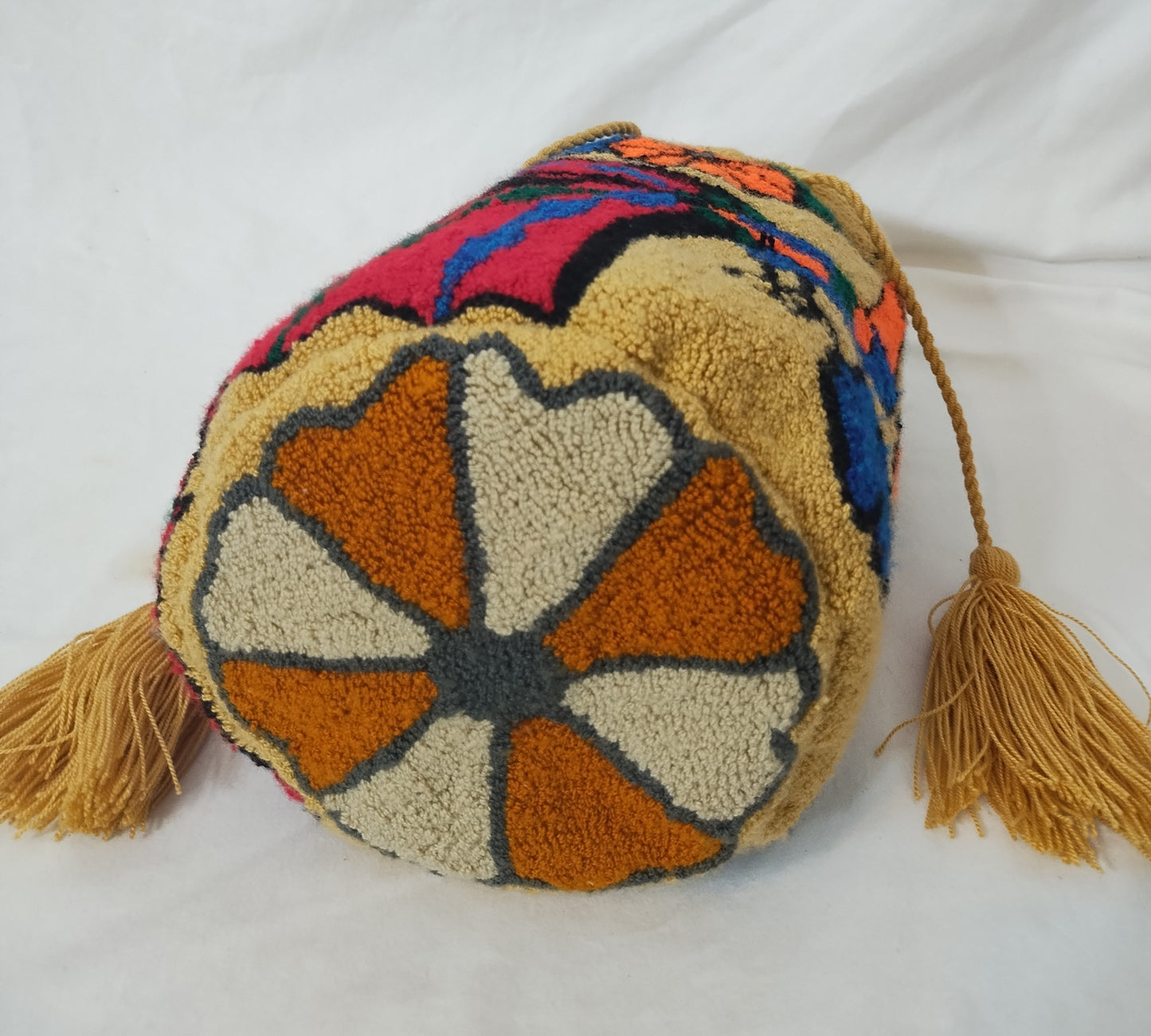 Hand crocheted bag (Mochila Wayuu) MEDIUM w/flowers