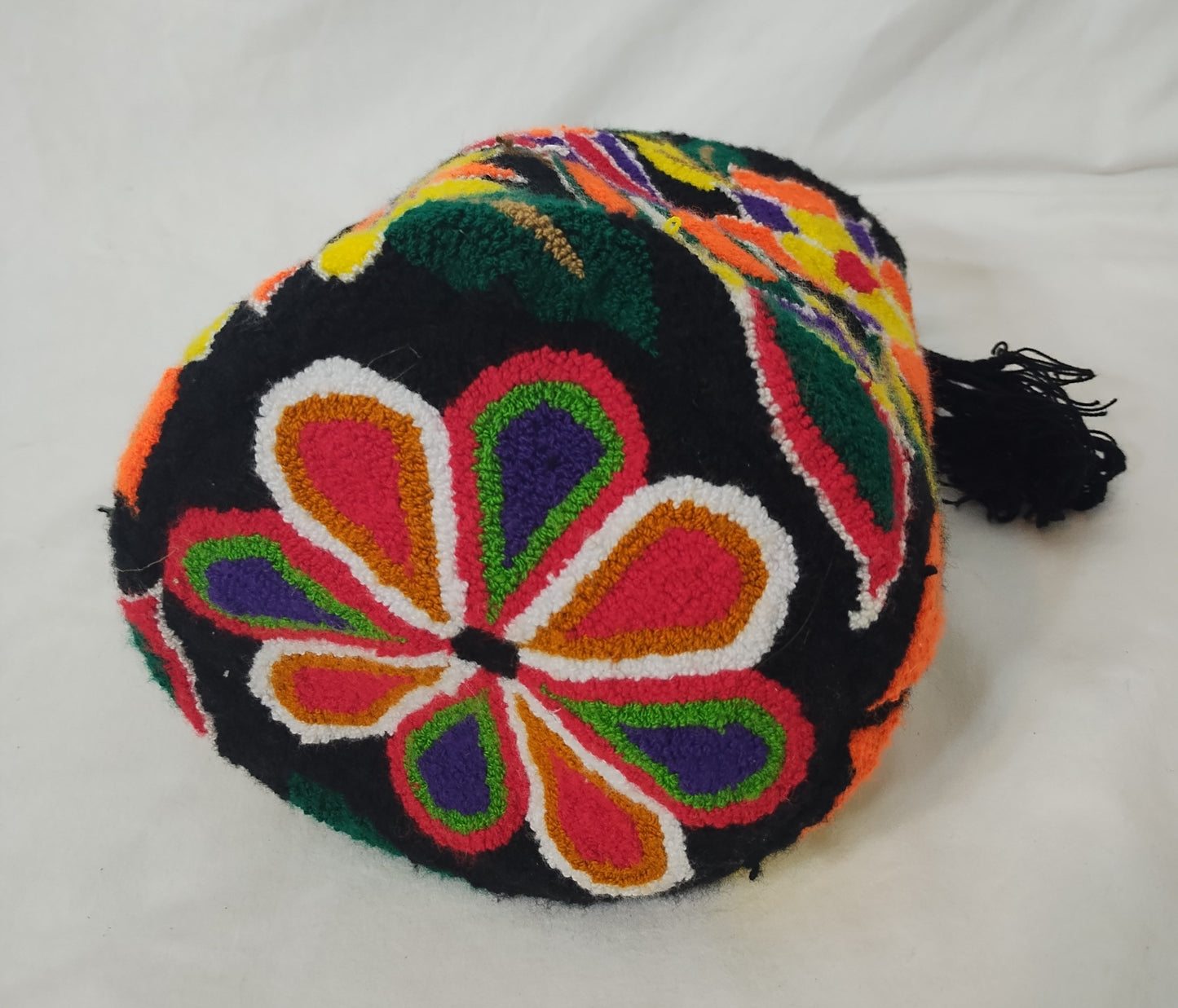 Hand crocheted bag (Mochila Wayuu) MEDIUM w/flowers