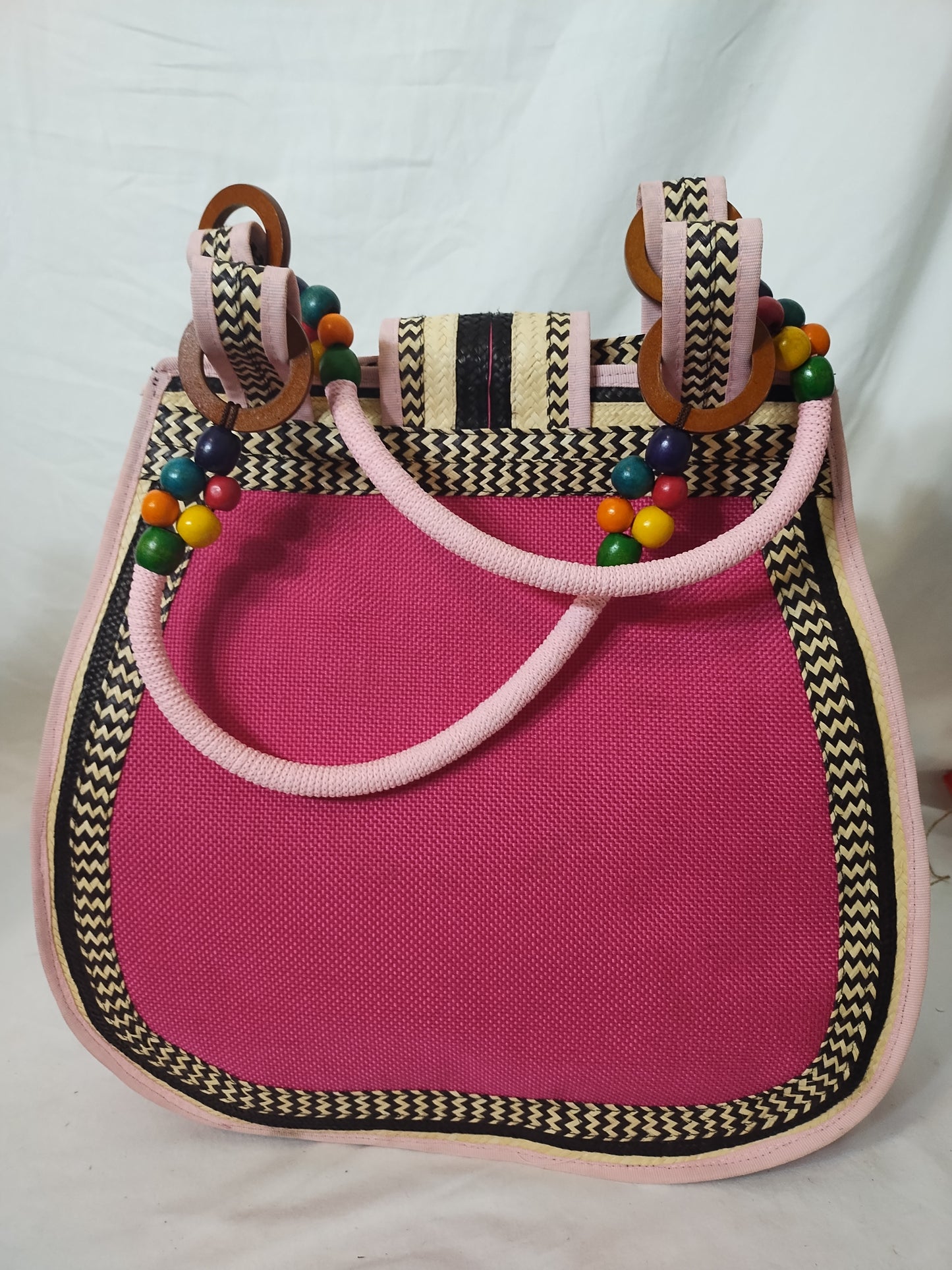 Hand bag, pear shaped (from cana flecha)