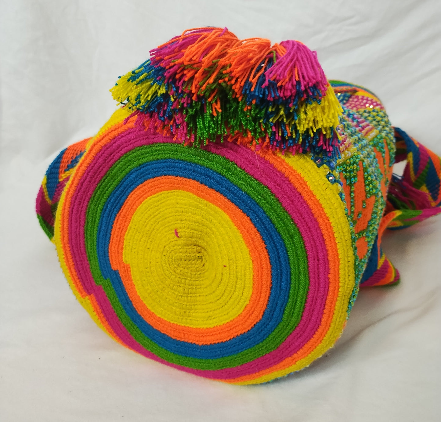 Crossbody bag (Mochila Wayuu) with stones