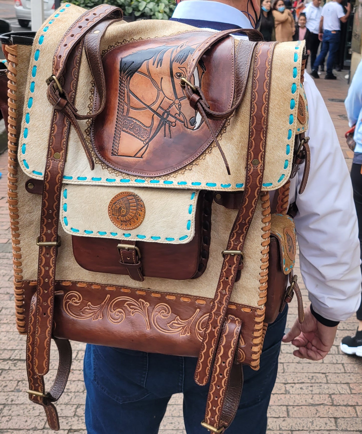 Leather / Cuero backpack