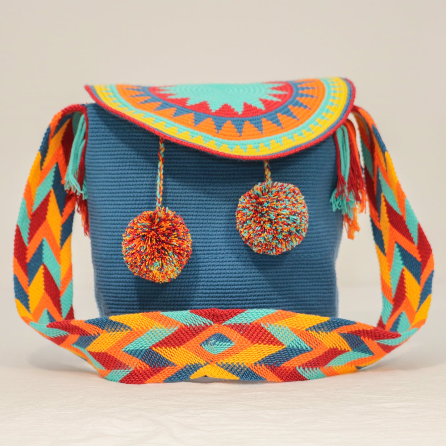 Handbag / Backpack / Mochila with lid and tassels