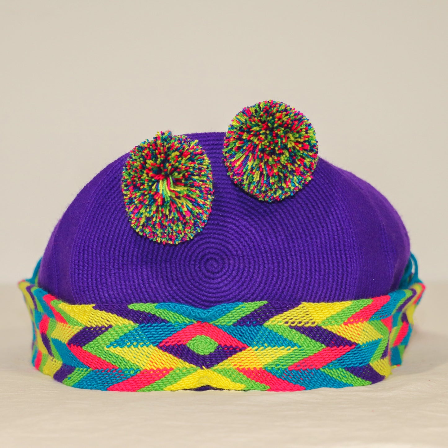 Handbag / Backpack / Mochila with lid, stones and tassels