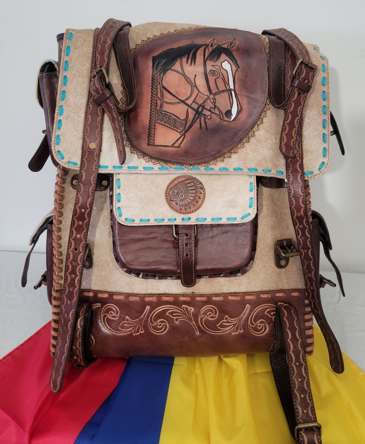 Leather / Cuero backpack