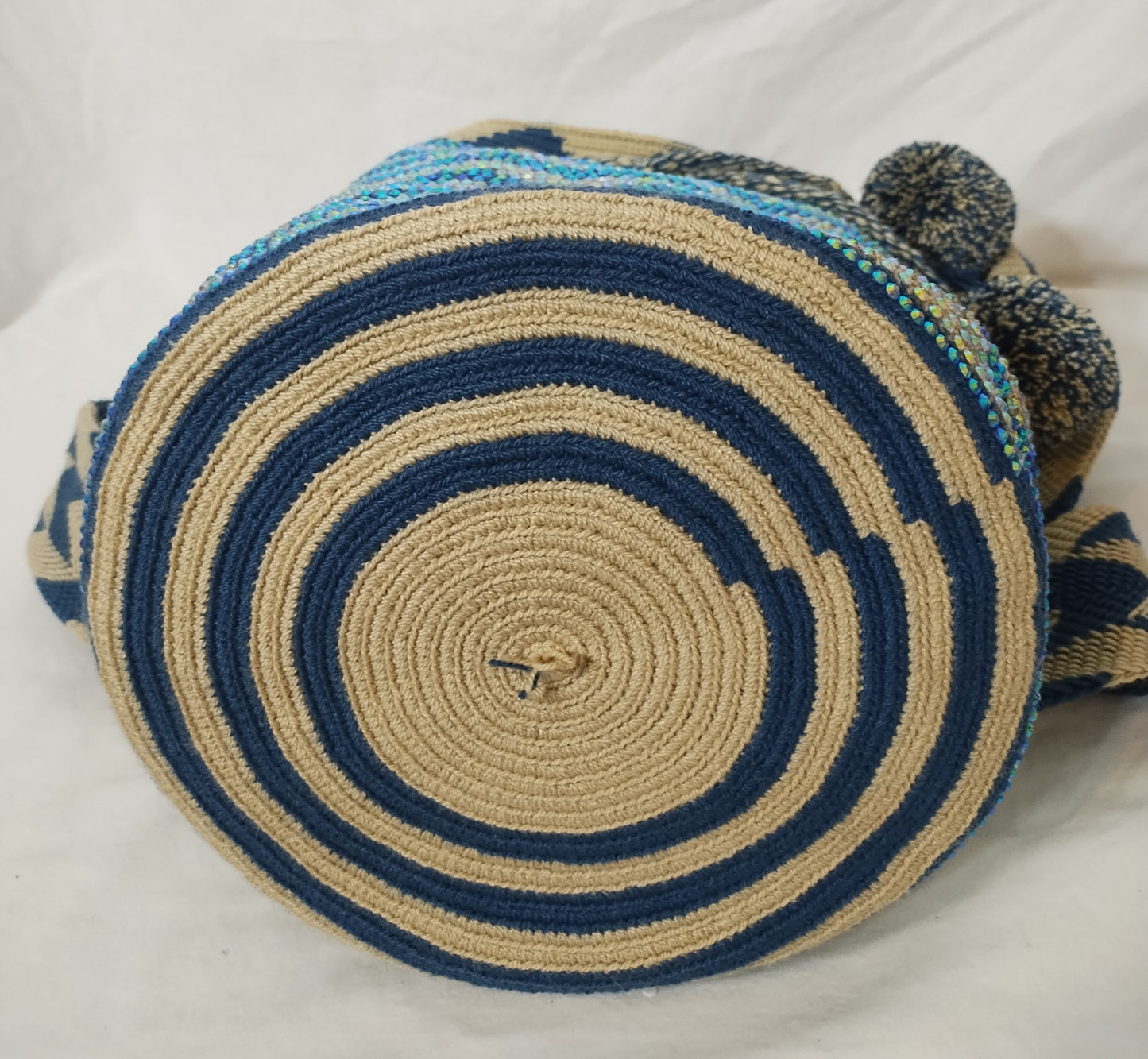 Crossbody bag (Mochila Wayuu) with stones