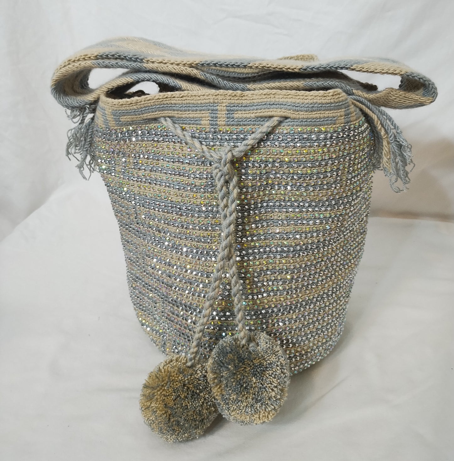 Crossbody bag (Mochila Wayuu) with stones