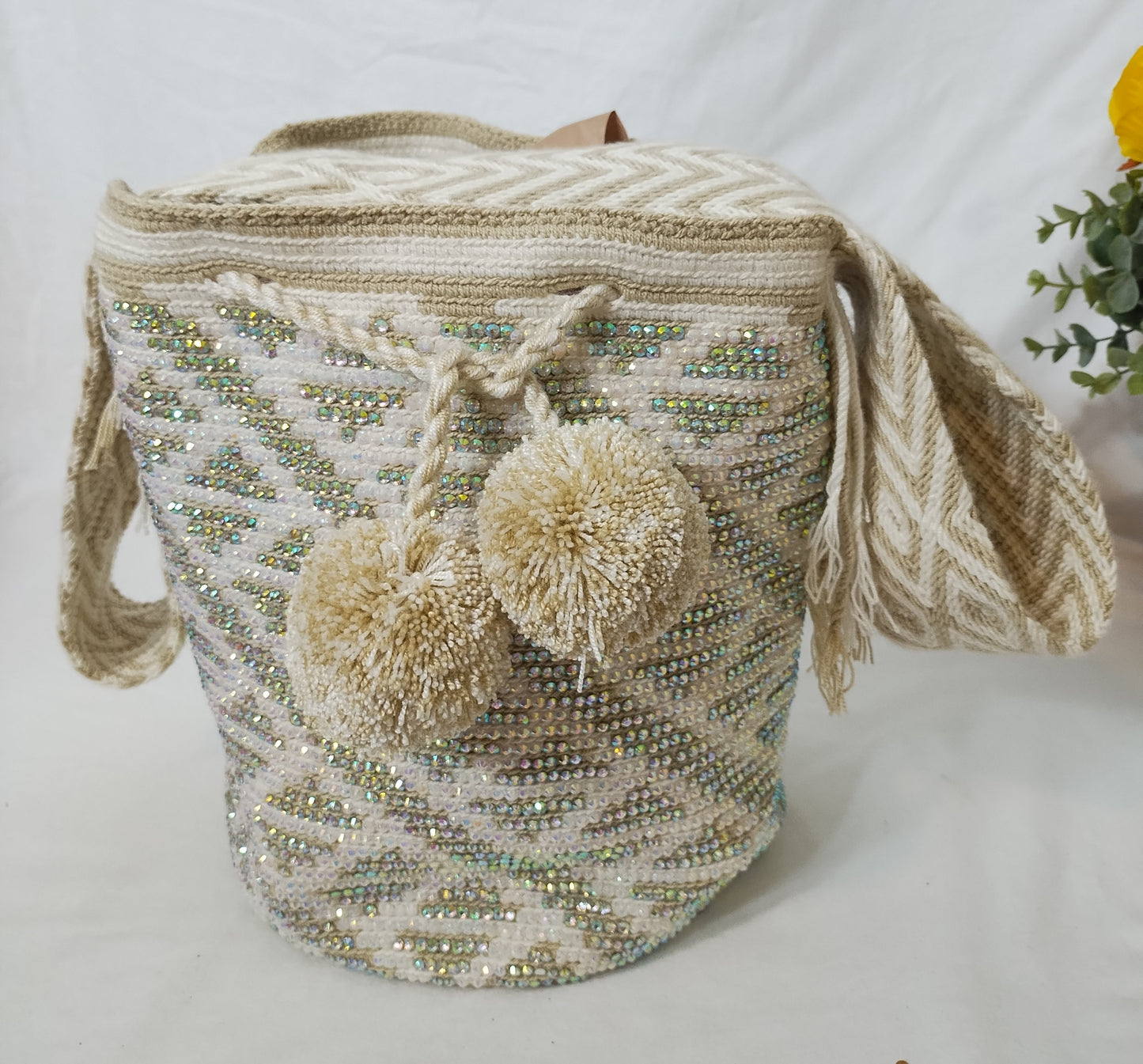 Crossbody bag (Mochila Wayuu) with stones