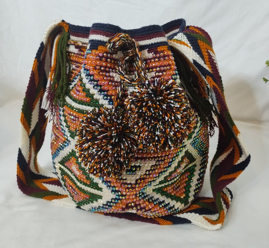 Crossbody bag (Mochila Wayuu) with stones