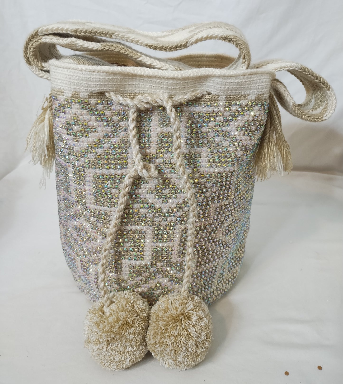 Crossbody bag (Mochila Wayuu) with stones