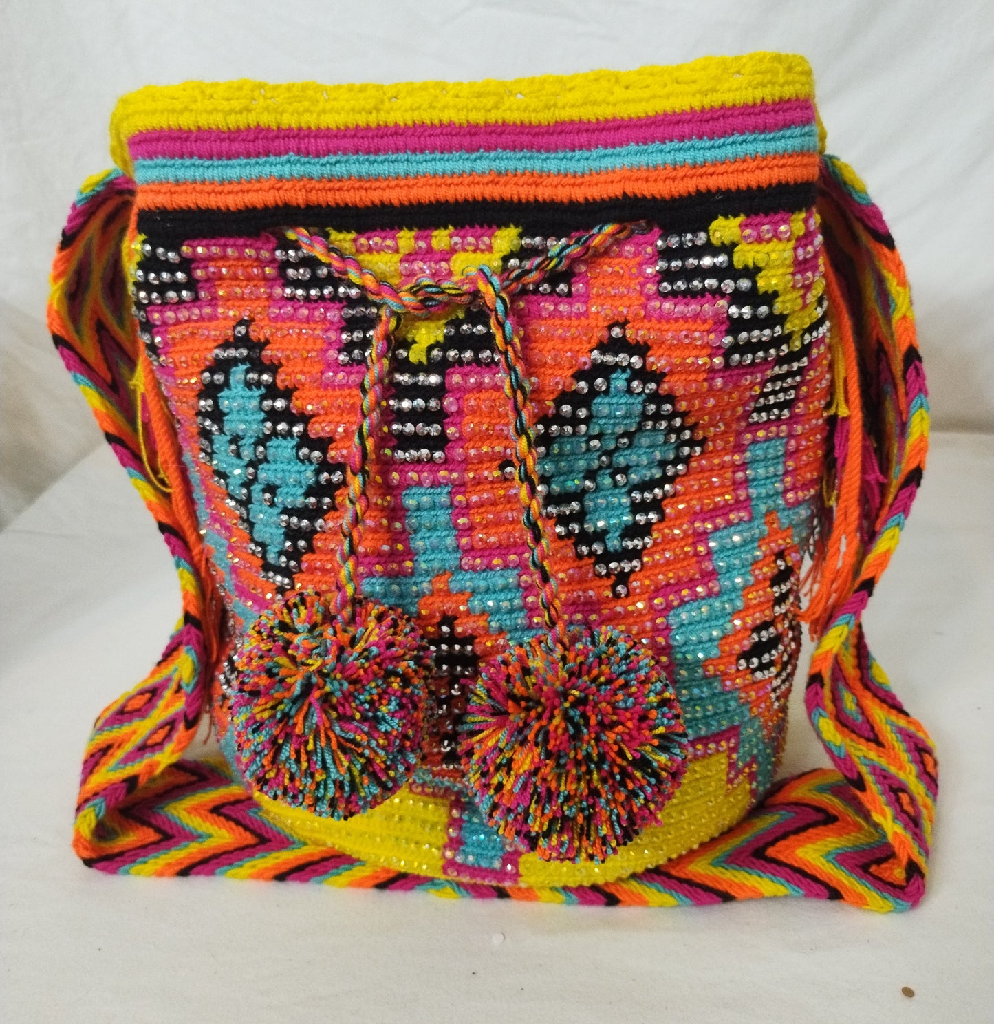 Crossbody bag (Mochila Wayuu) with stones