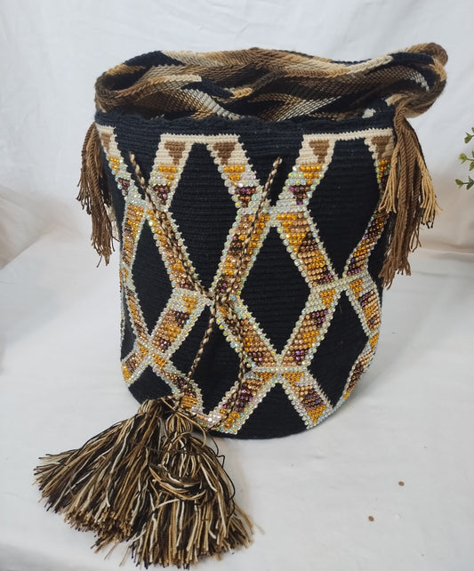 Crossbody bag (Mochila Wayuu) with stones