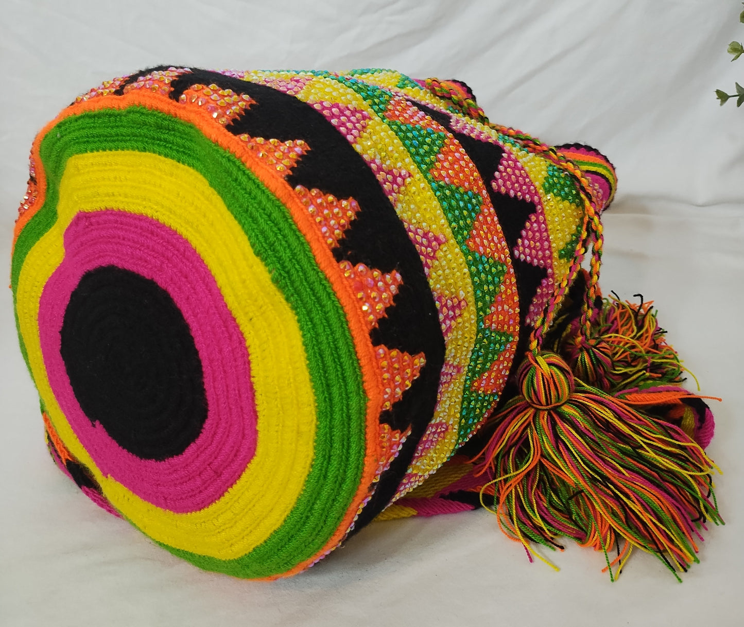 Crossbody bag (Mochila Wayuu) with stones