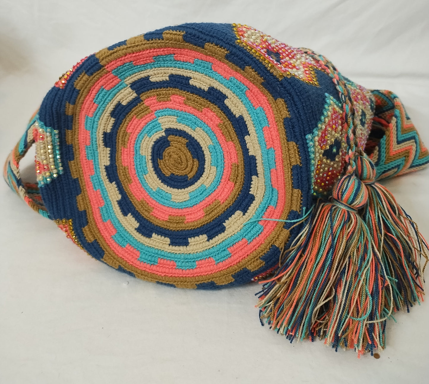 Crossbody bag (Mochila Wayuu) with stones