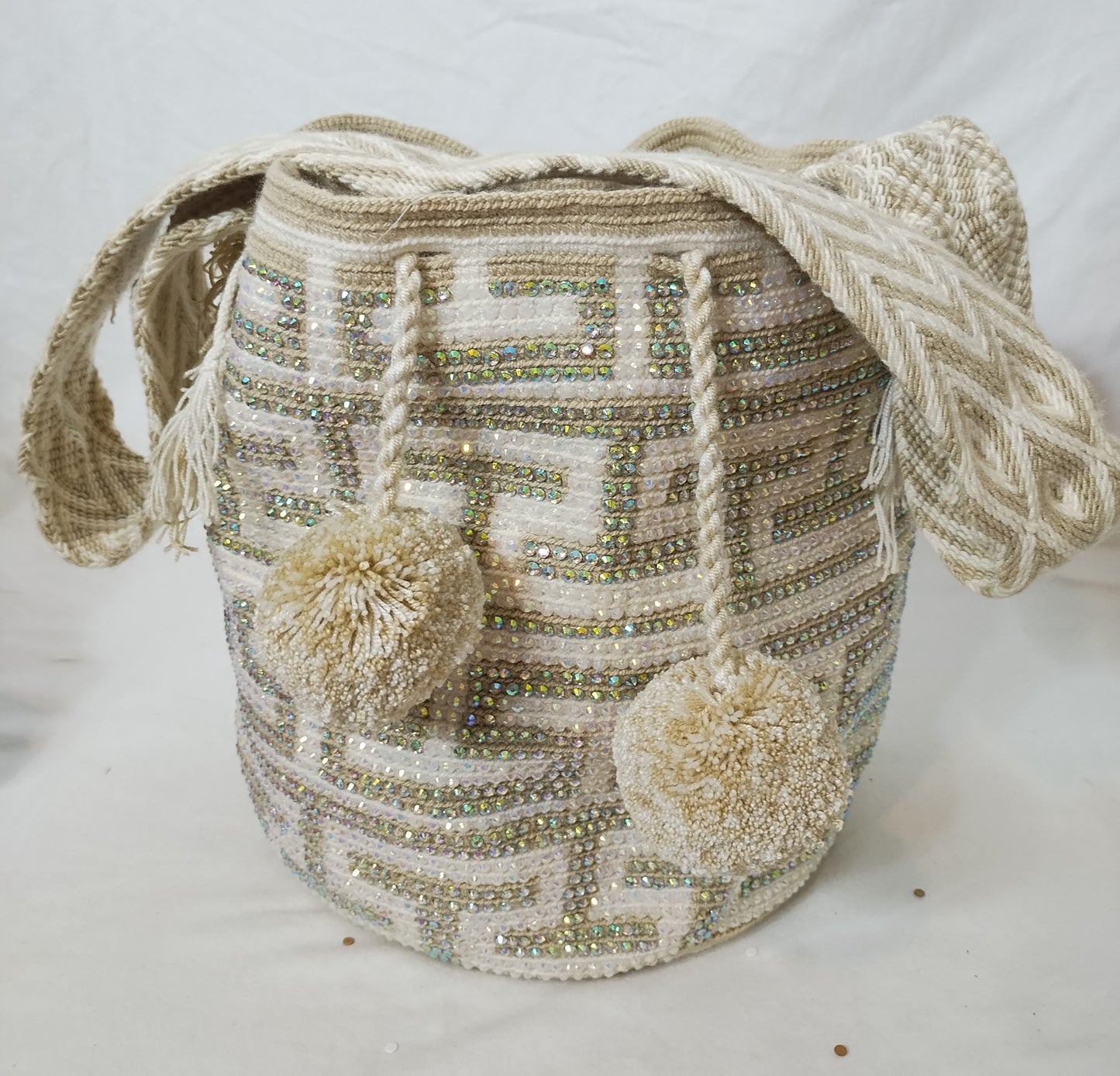 Crossbody bag (Mochila Wayuu) with stones