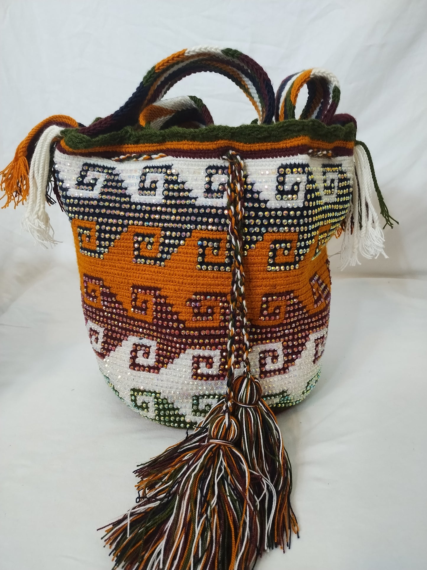 Crossbody bag (Mochila Wayuu) with stones