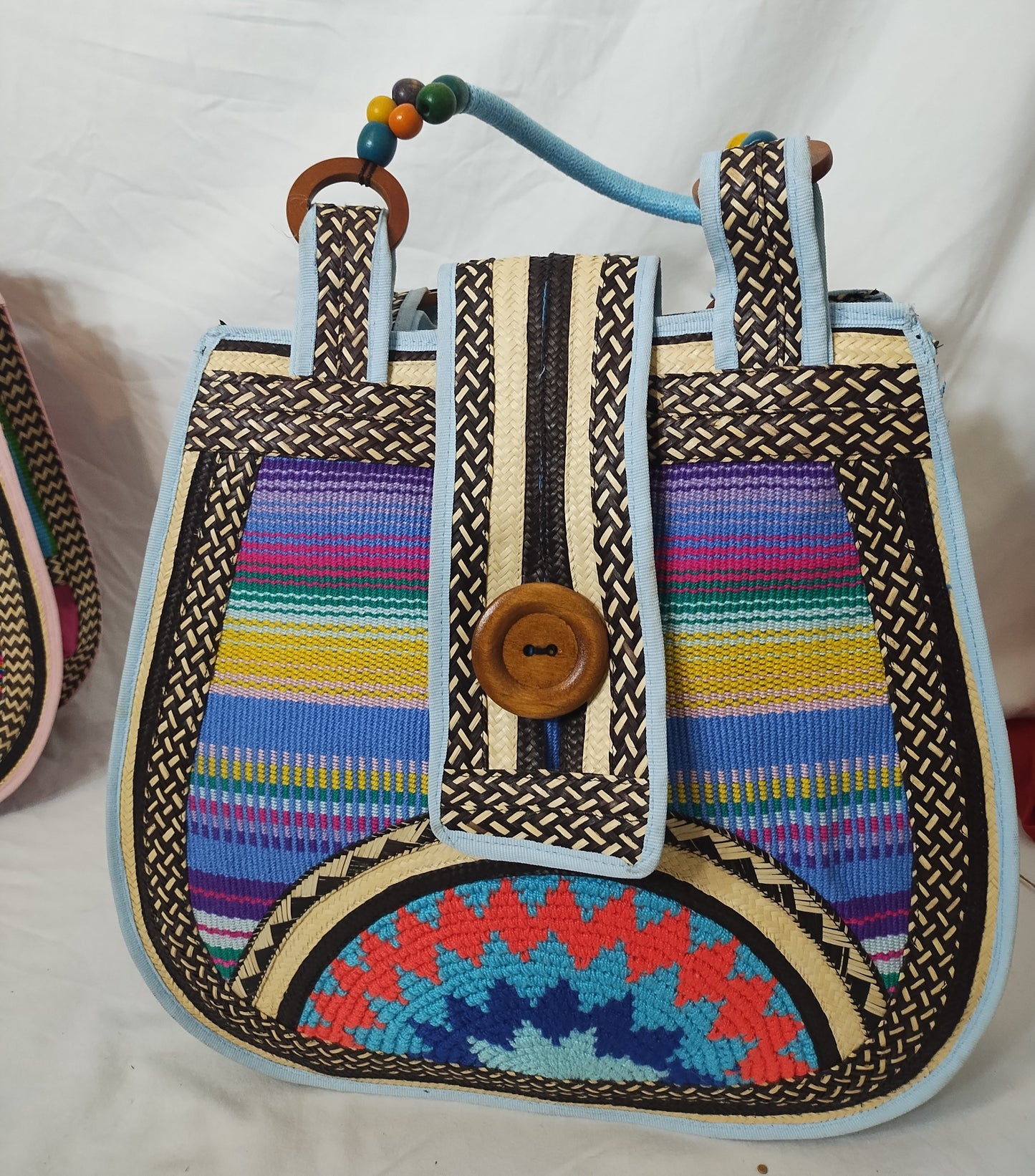 Hand bag, pear shaped (from cana flecha)