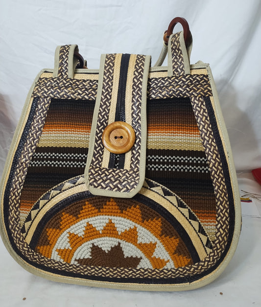 Hand bag, pear shaped (from cana flecha)
