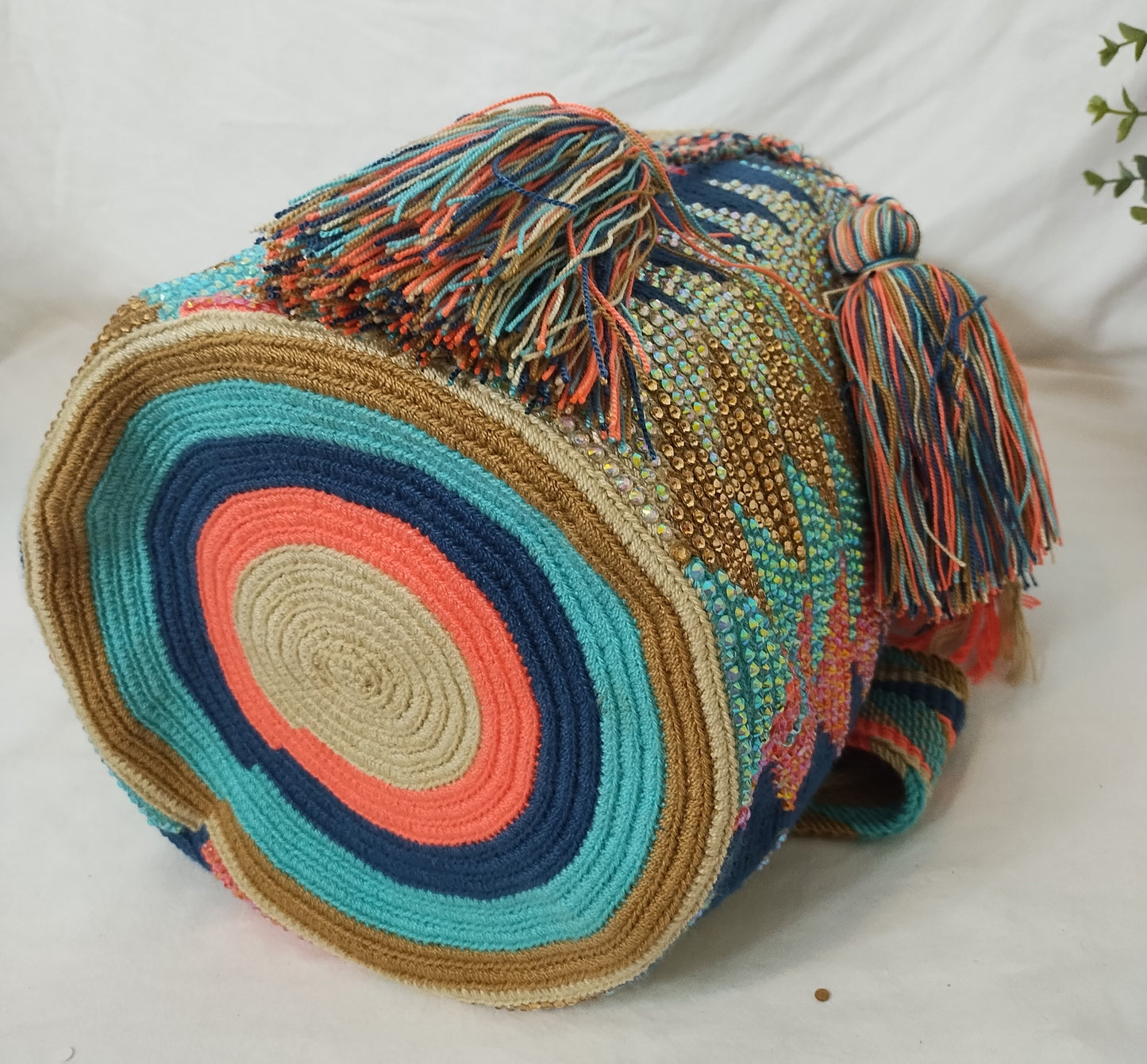 Crossbody bag (Mochila Wayuu) with stones